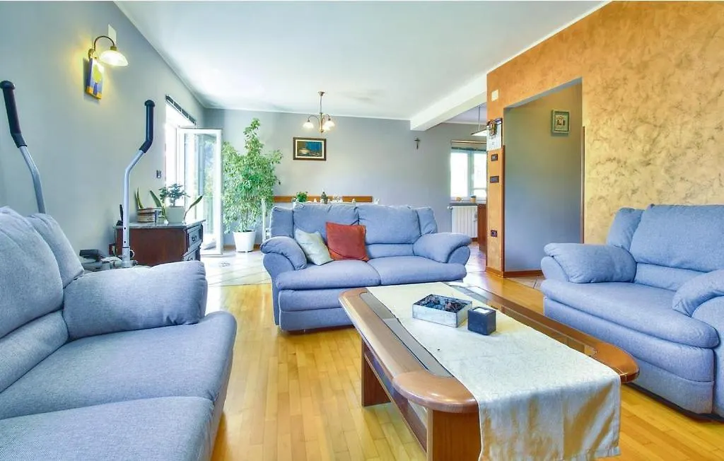 Holiday Home M&E Novigrad  Guest house
