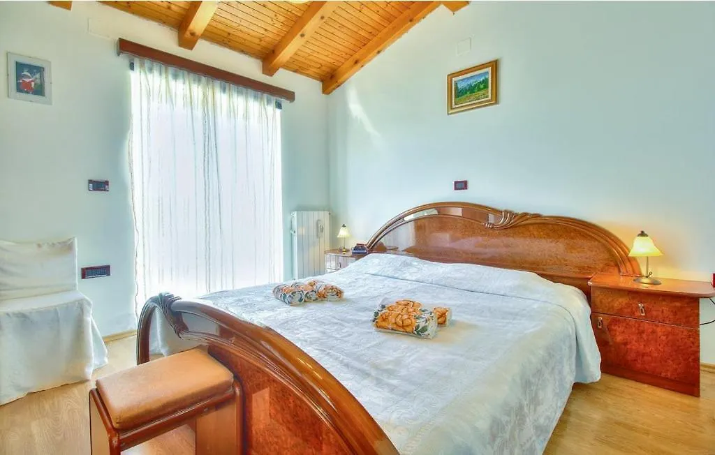 Guest house Holiday Home M&E Novigrad